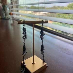 Shoulder dusting Kendra Scott earrings